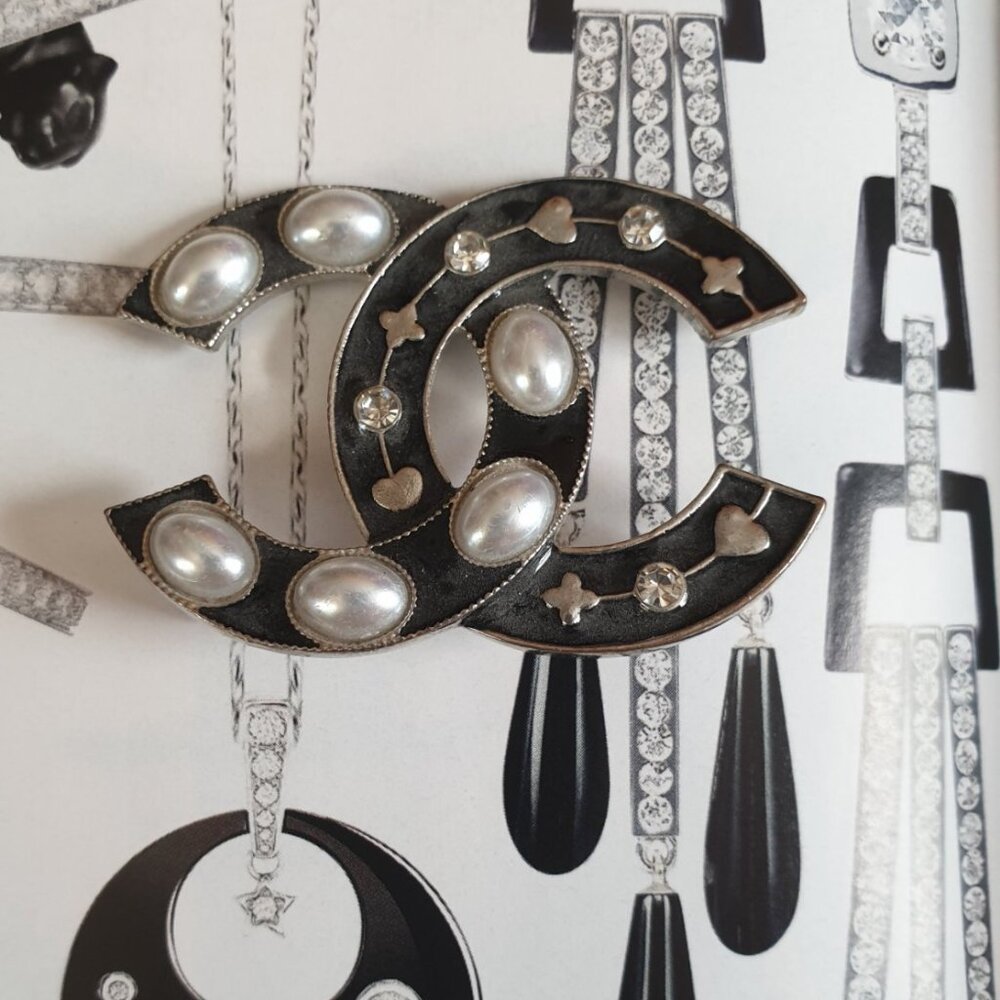 Women Metal Black Round Pearls Brooch Pin Casual Formal Accessory Jewelry Gift
